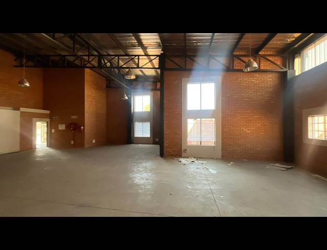 270M² WAREHOUSE TO LET IN N4 GATEWAY INDUSTRIAL PARK